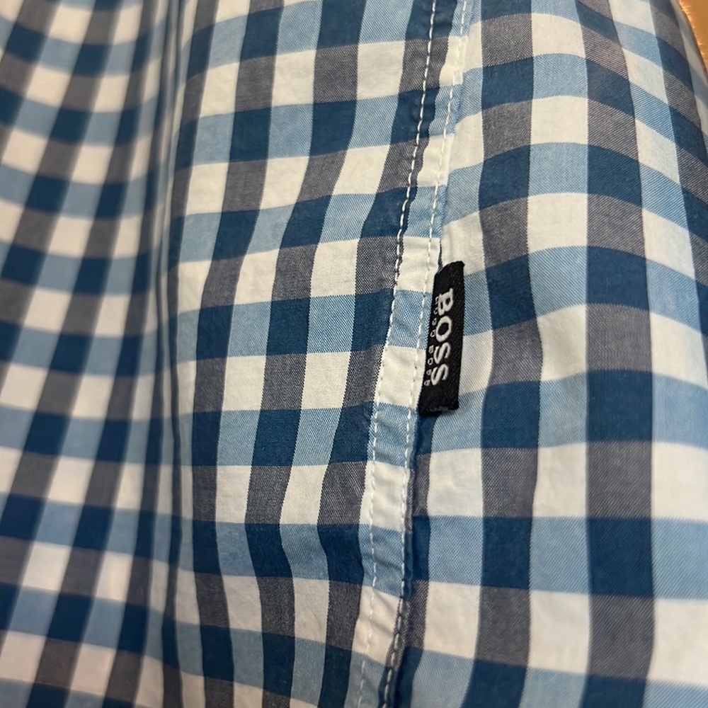 Hugo Boss button down plaid woven - Picture 2 of 5